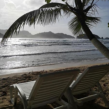 לינה וארוחת בוקר Puerto Lindo Panama Reef מראה חיצוני תמונה